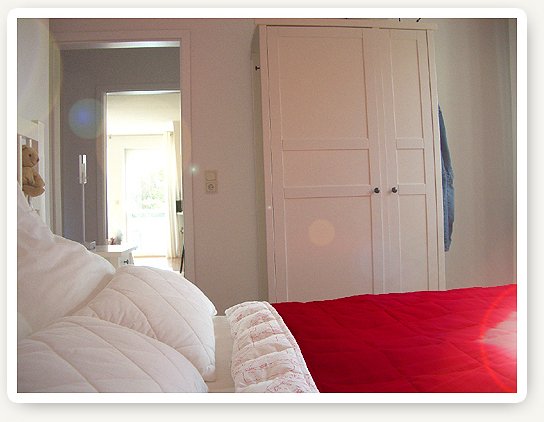 Schlafzimmer mit Doppelbett